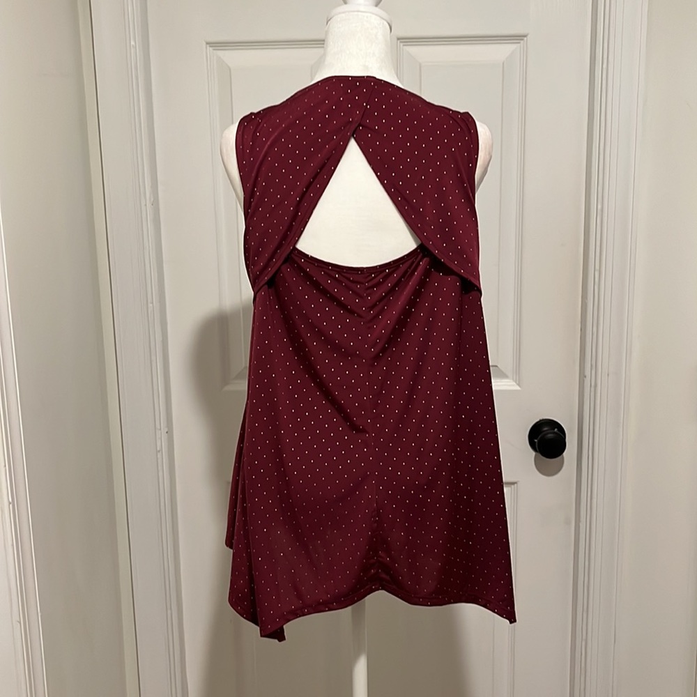 NWOT: whimsical burgundy tank, open cut back, Rock & Republic, Size M.